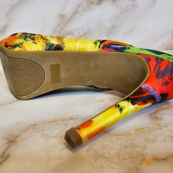 Guess Sling Back Platform Heels, Size 7 - Picture 6 of 6